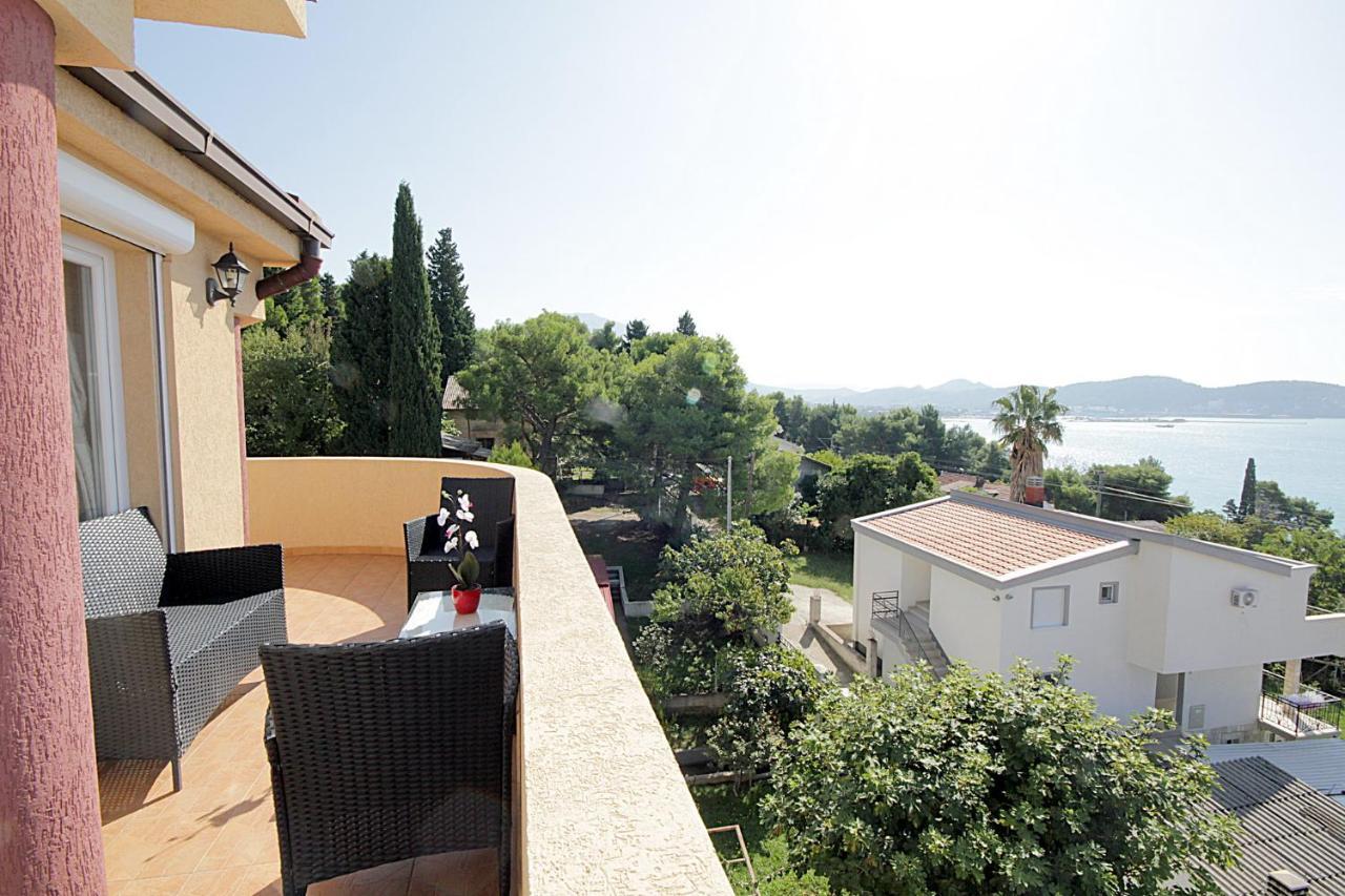 Villa Jupok バール エクステリア 写真