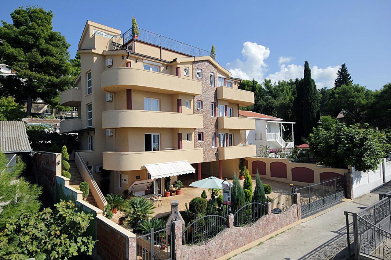 Villa Jupok バール エクステリア 写真